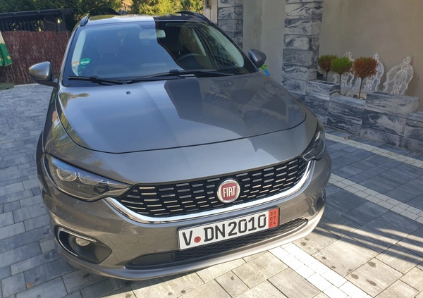 Fiat Tipo cena 33900 przebieg: 152000, rok produkcji 2018 z Limanowa małe 191